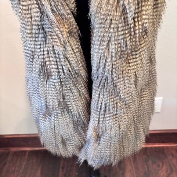 Show Me Your MuMu Luis Faux Chillah Feather Vest, Medium, Festival Boho Western - Picture 5 of 15
